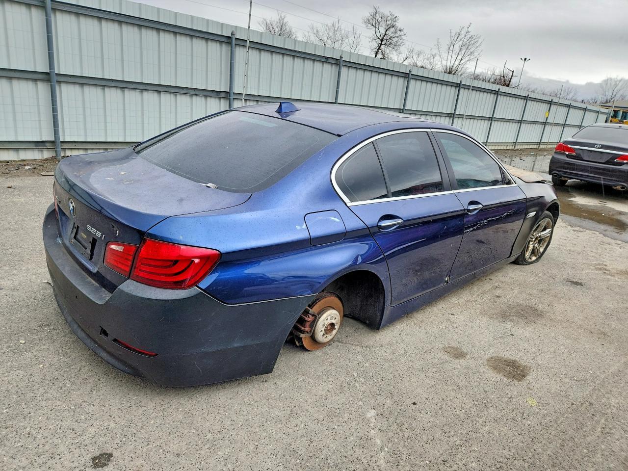 2013 BMW 5 Series - Фото 3