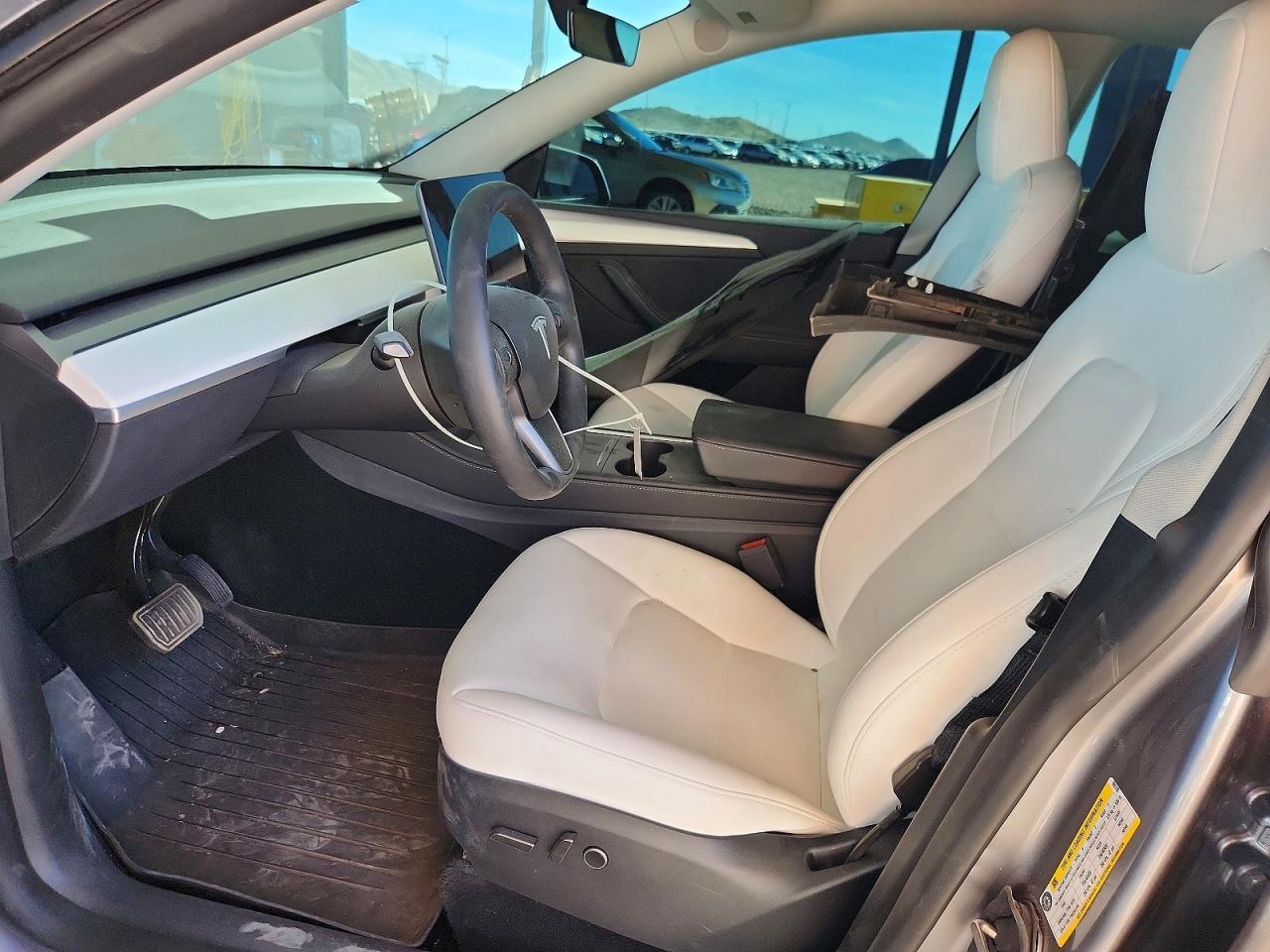 2025 Tesla Model Y - Image 7