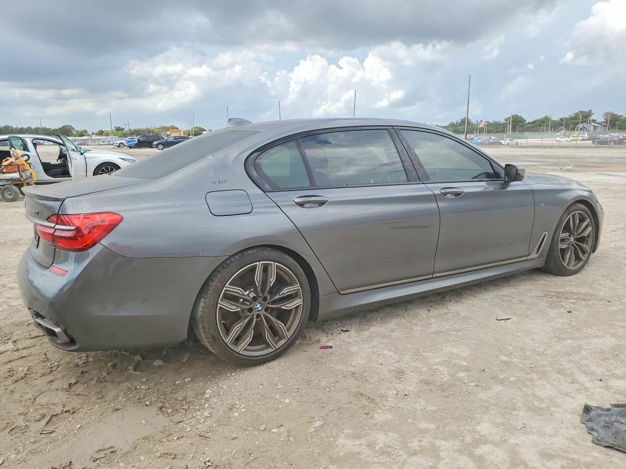 2018 BMW M760 Xi - Фото 3