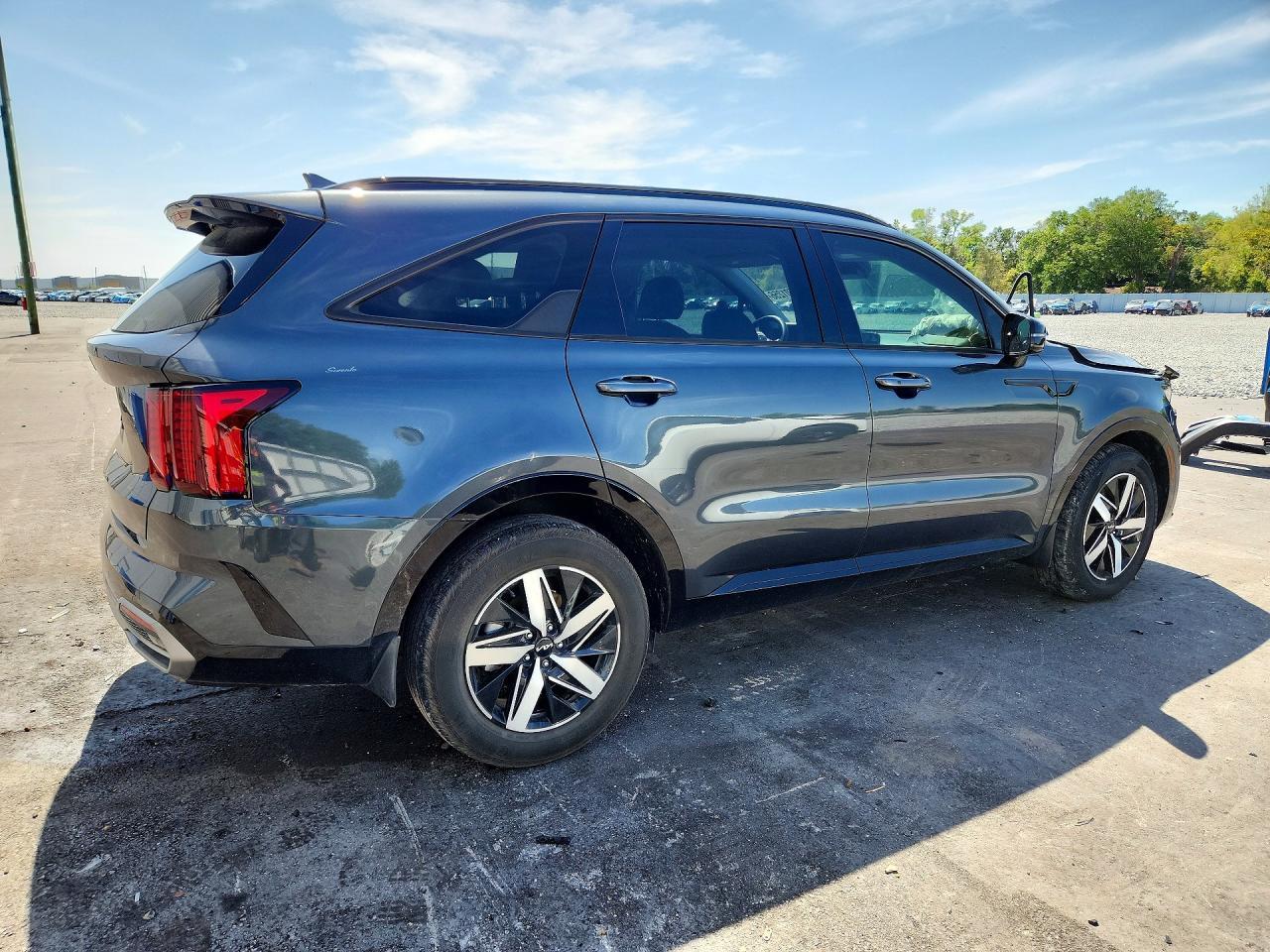 2023 Kia Sorento S - Фото 3