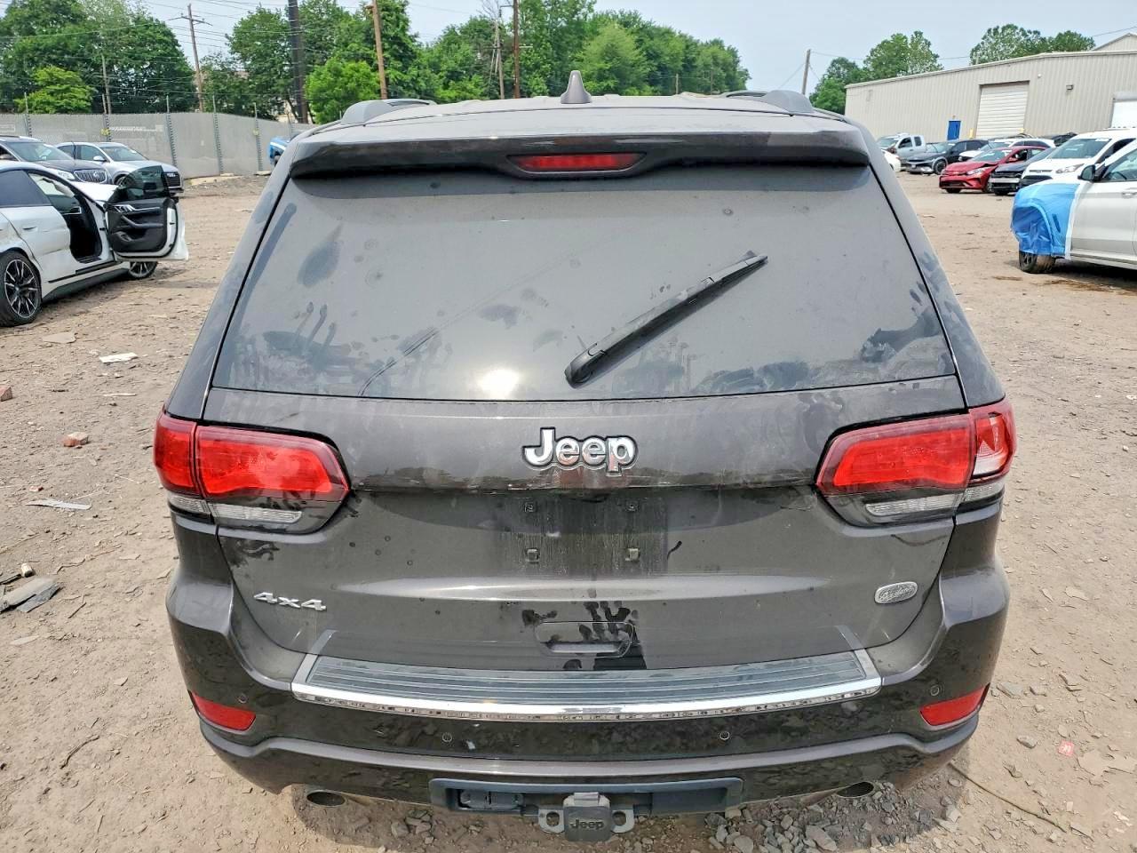 2017 Jeep Grand Cherokee Overland - Image 6