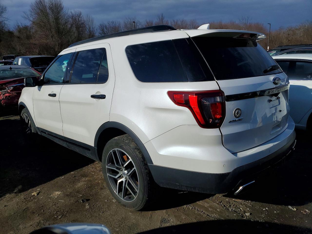 2016 Ford Explorer Sport - Фото 2