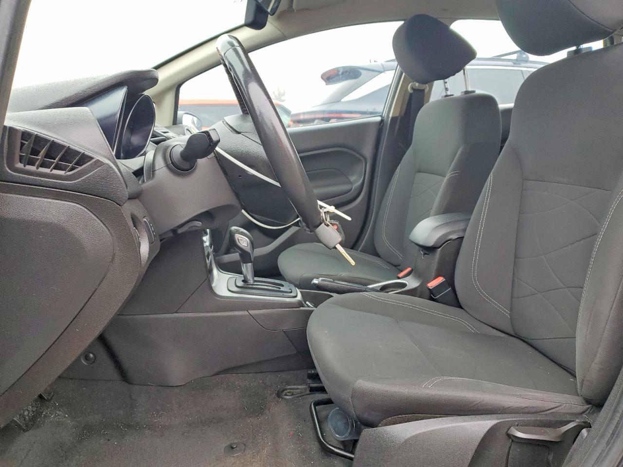 2015 Ford Fiesta Se - Фото 7