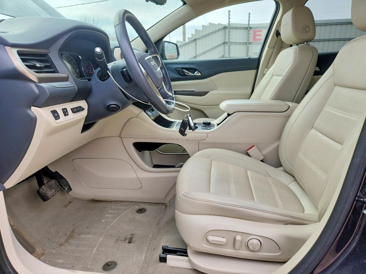 2022 GMC Acadia Denali - Image 7
