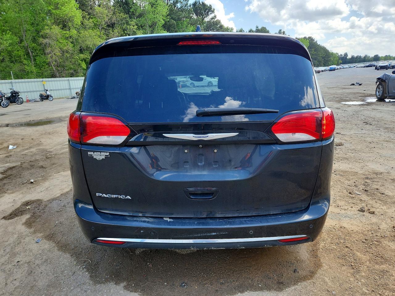 2017 Chrysler Pacifica Touring L - Фото 6