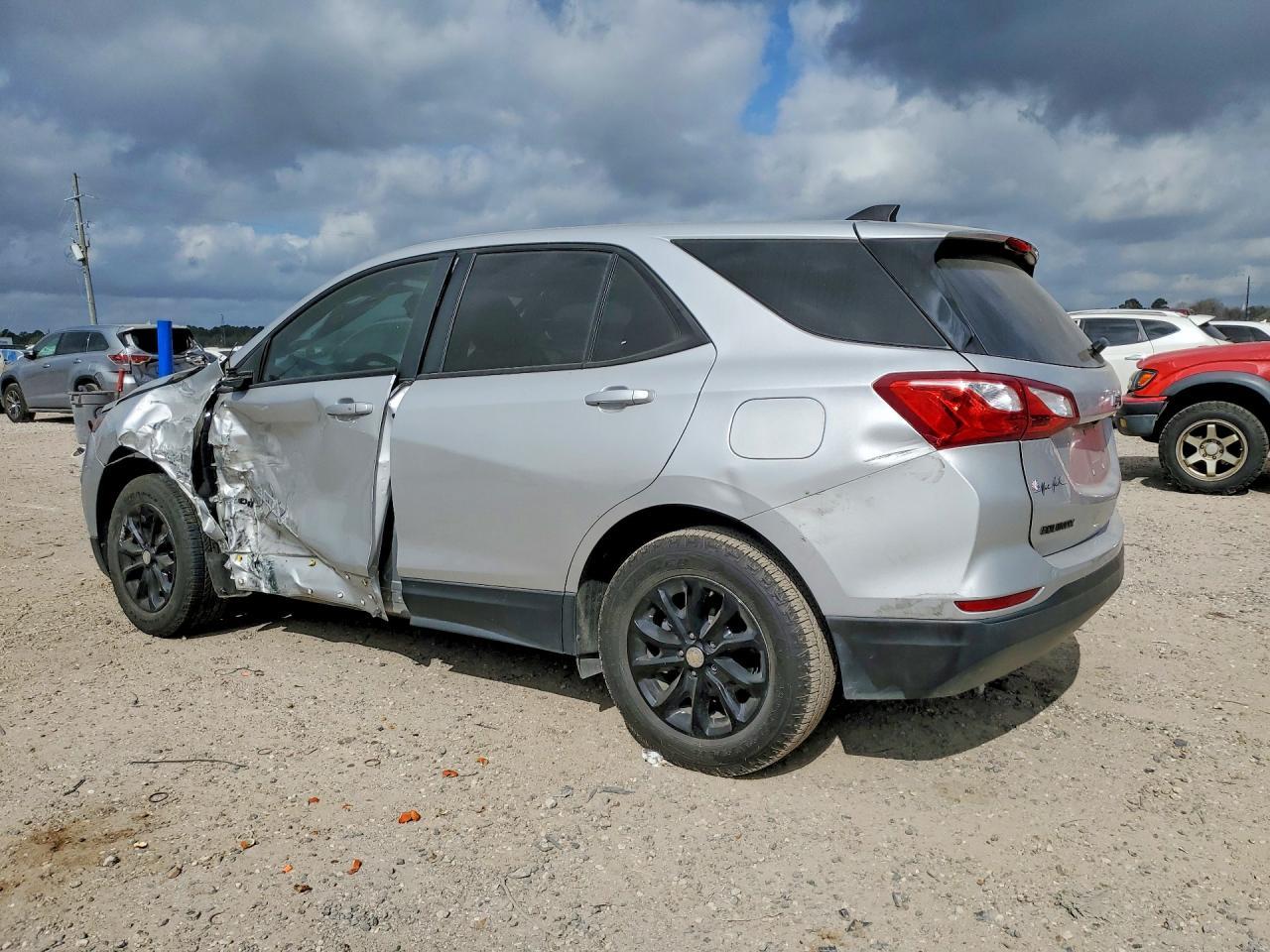 2021 Chevrolet Equinox - Фото 2
