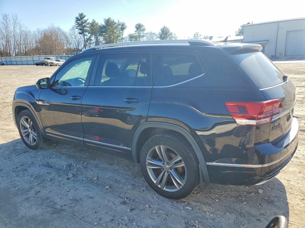 2018 Volkswagen Atlas Se - Image 2