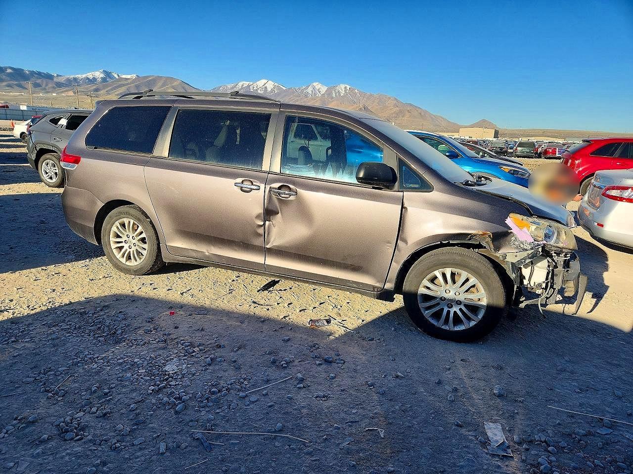 2012 Toyota Sienna Xle 8-Passenger - Image 4