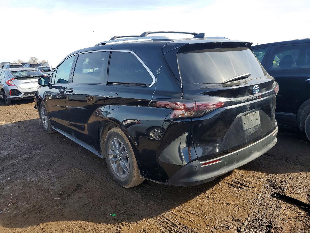 2023 Toyota Sienna Xle 8-Passenger - Image 2