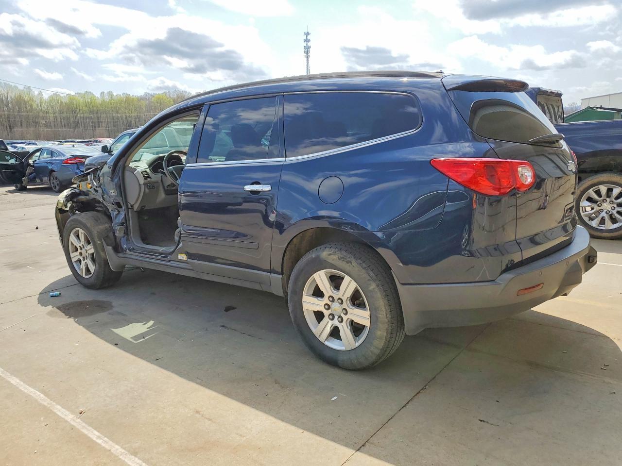 2011 Chevrolet Traverse Lt - Image 2