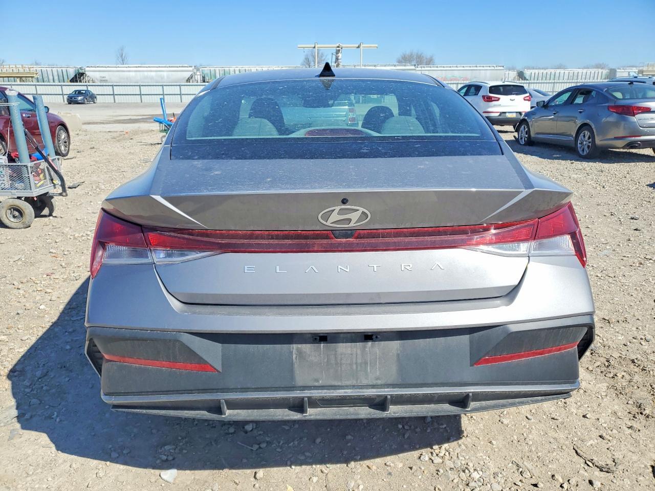 2024 Hyundai Elantra Se - Фото 6