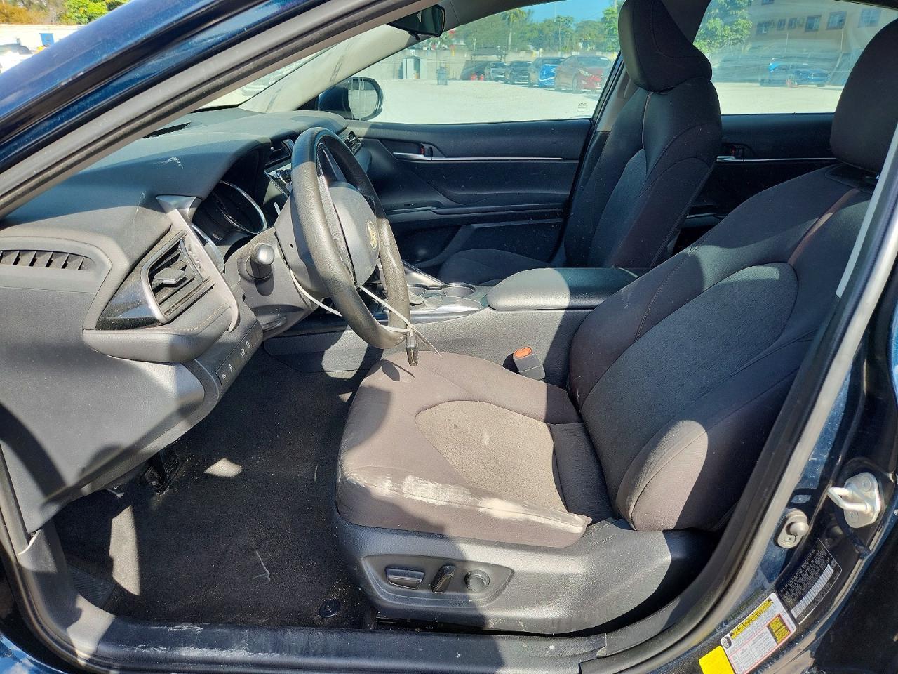 2020 Toyota Camry Le - Фото 7