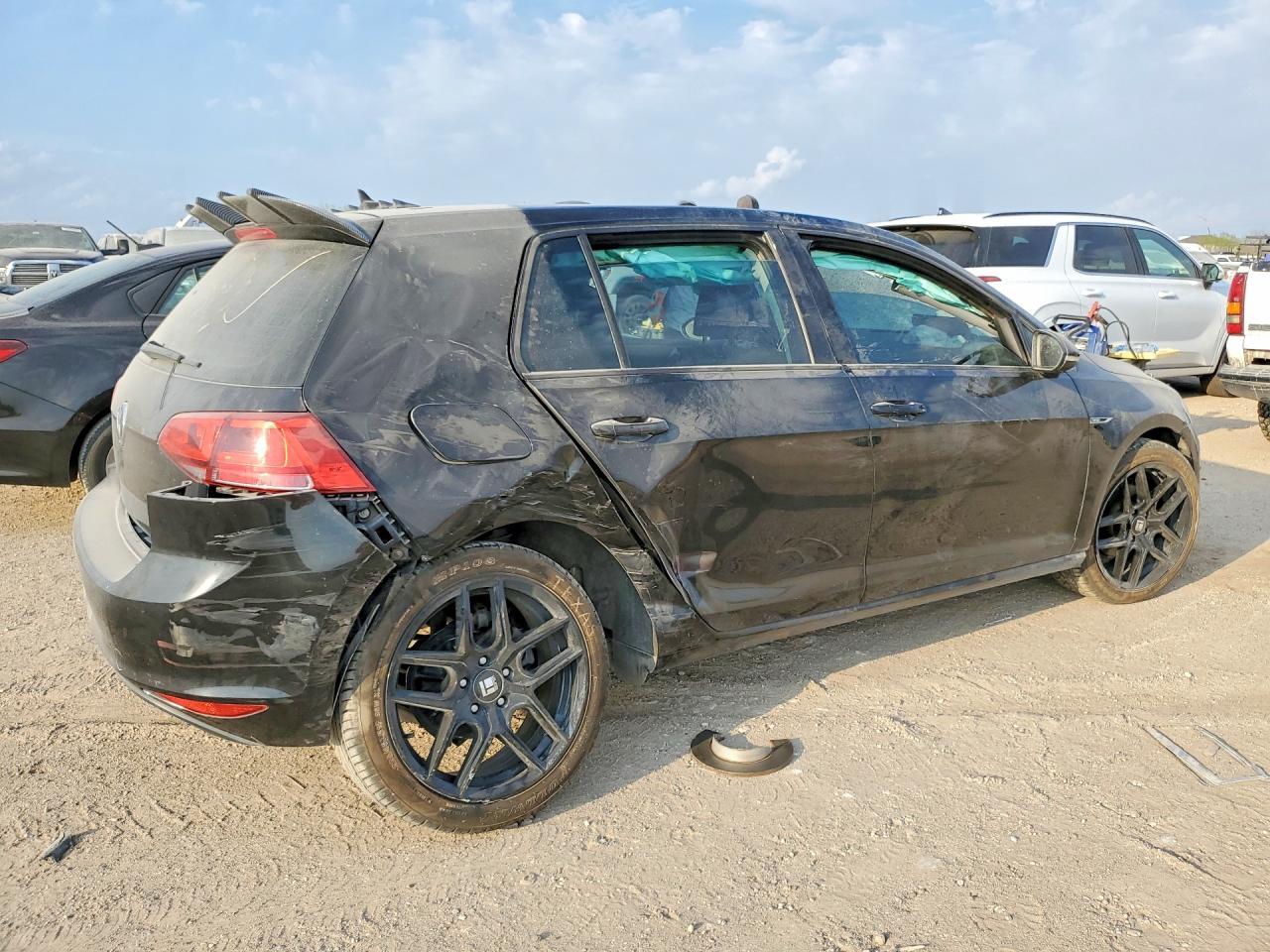 2017 Volkswagen Golf S - Фото 3