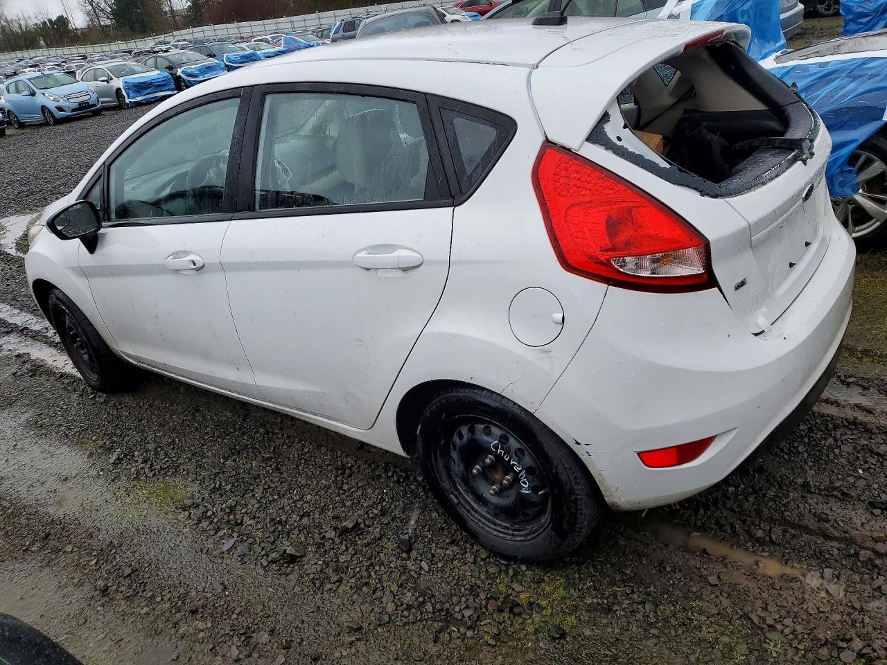 2013 Ford Fiesta Se - Фото 2