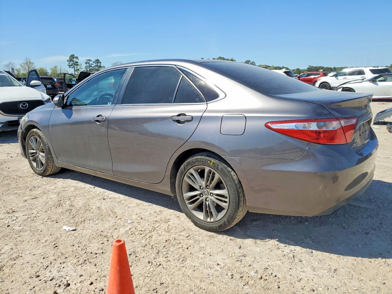 2015 Toyota Camry Se - Image 2