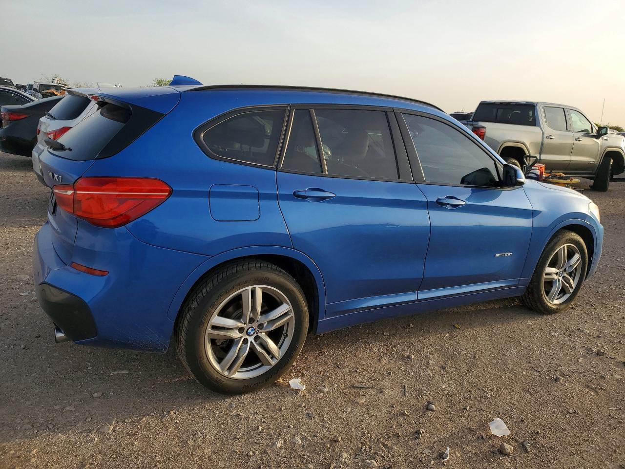 2017 BMW X1 Sdrive28I - Фото 3