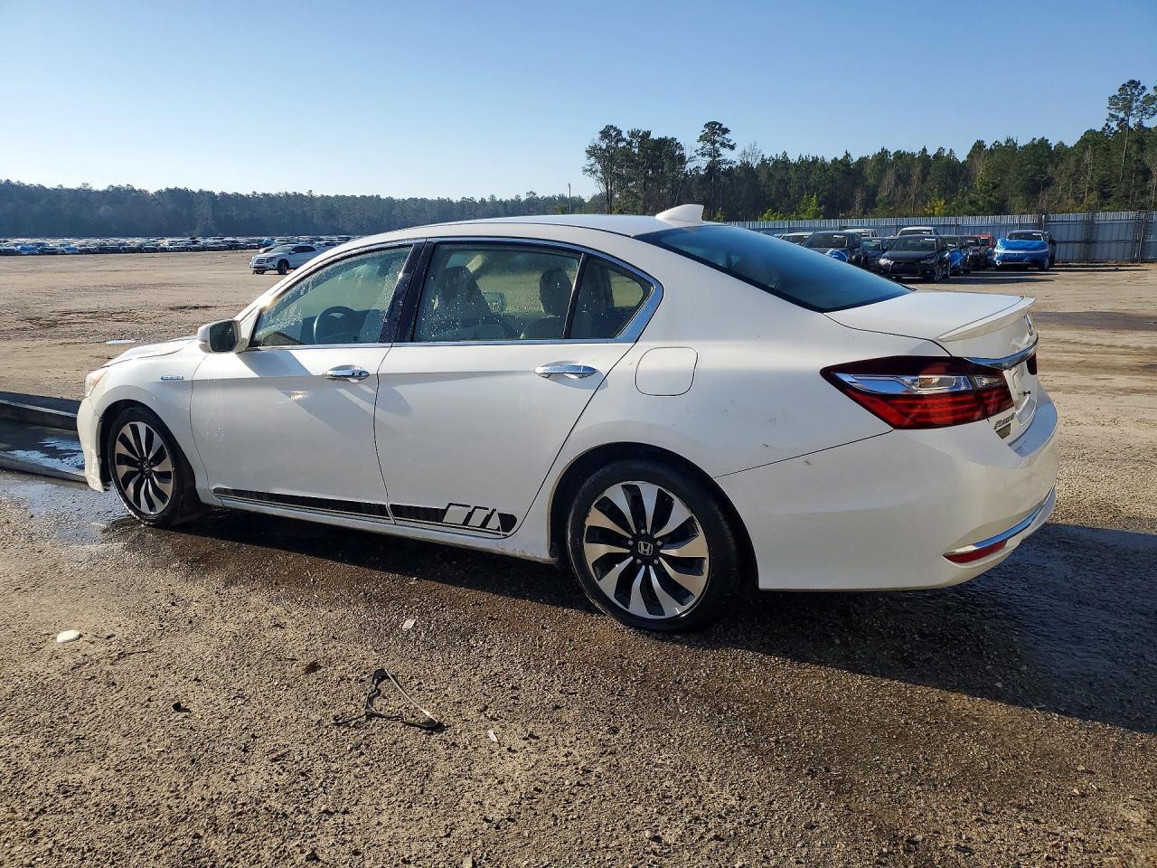 2017 Honda Accord Hybrid - Фото 2
