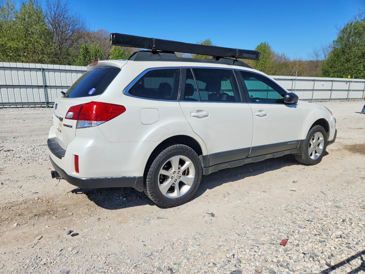 2014 Subaru Outback 2.5I - Image 3