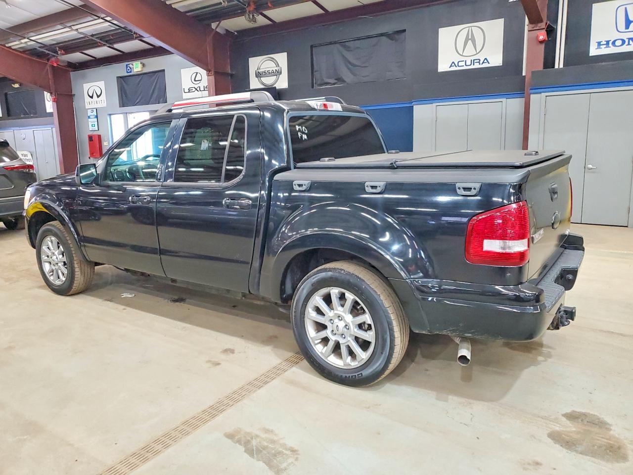 2007 Ford Explorer Sport Trac Limited - Image 2