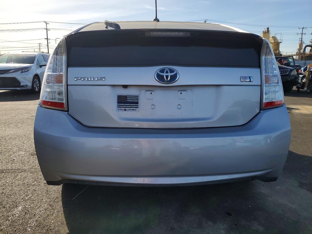 2011 Toyota Prius Three - Фото 6