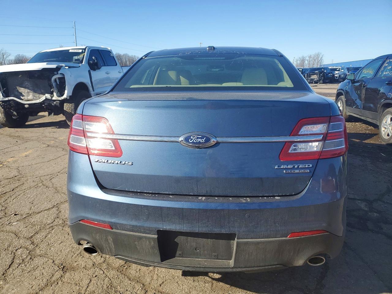 2018 Ford Taurus Limited - Image 6
