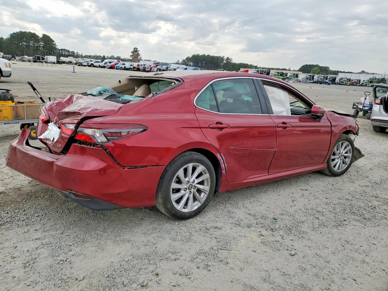 2021 Toyota Camry - Фото 3