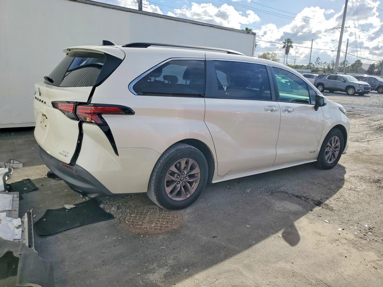 2021 Toyota Sienna Xle 8-Passenger - Image 3