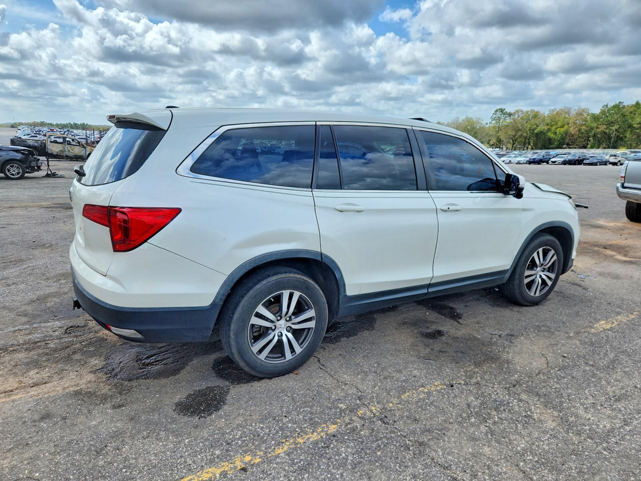2017 Honda Pilot Exl - Image 3