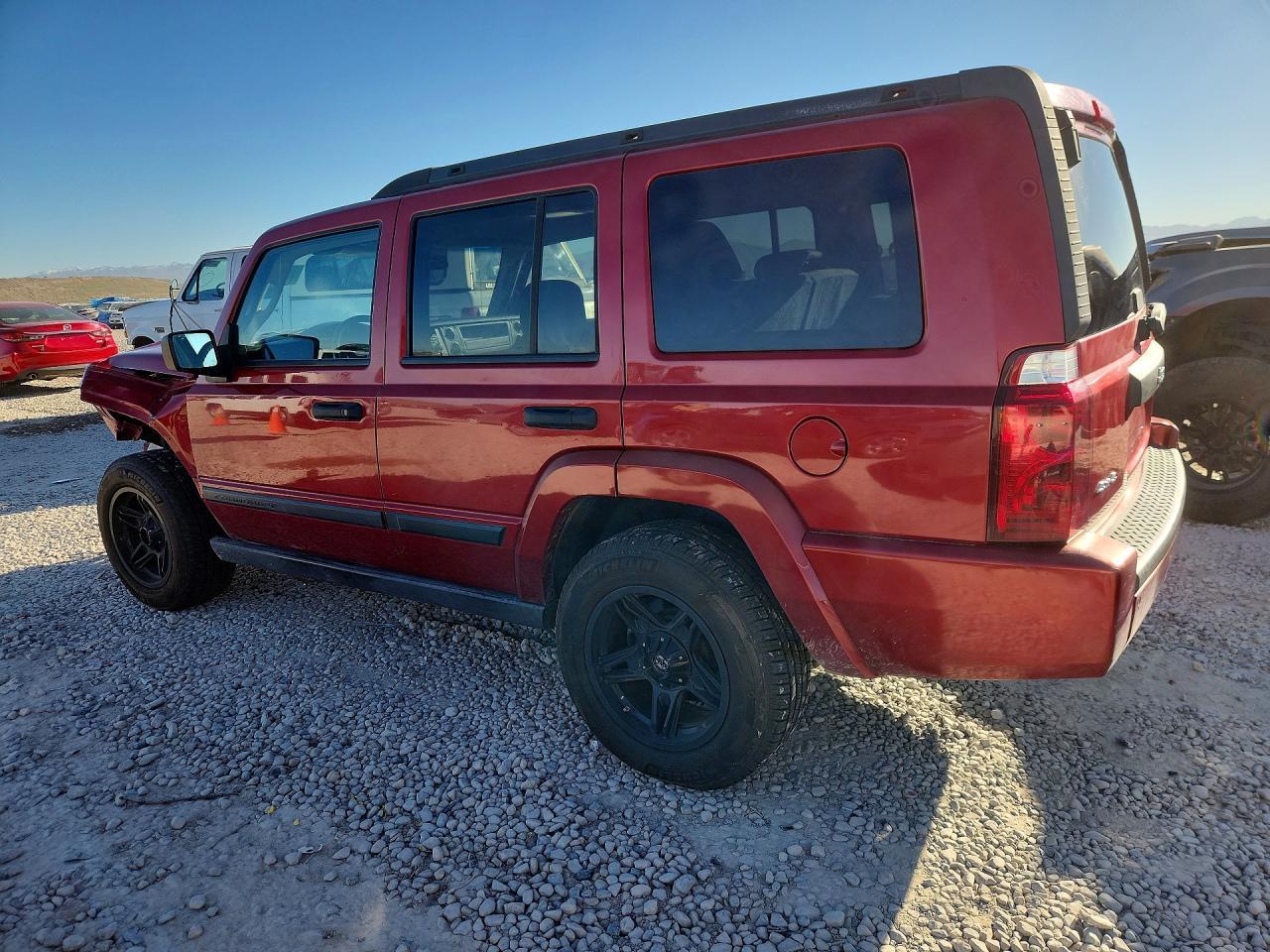 2006 Jeep Commander - Image 2