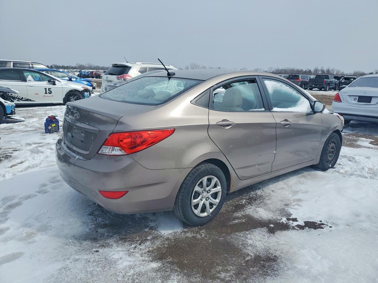 2013 Hyundai Accent Gls - Фото 3