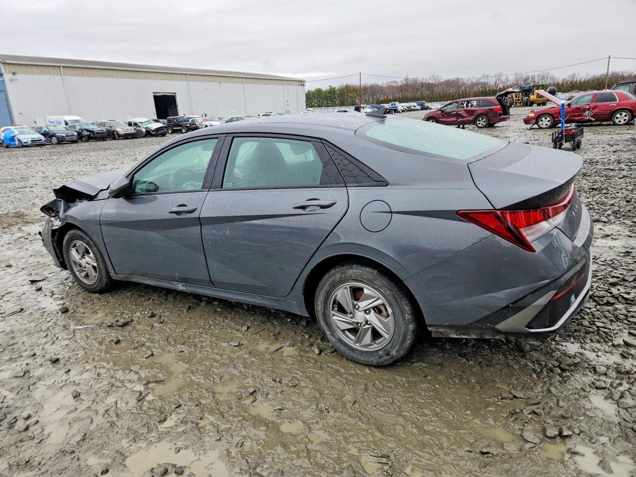 2025 Hyundai Elantra Se - Image 2