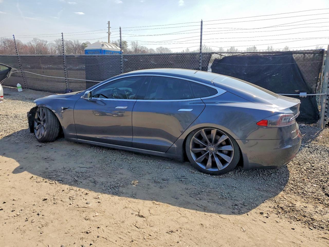 2017 Tesla Model S - Image 2