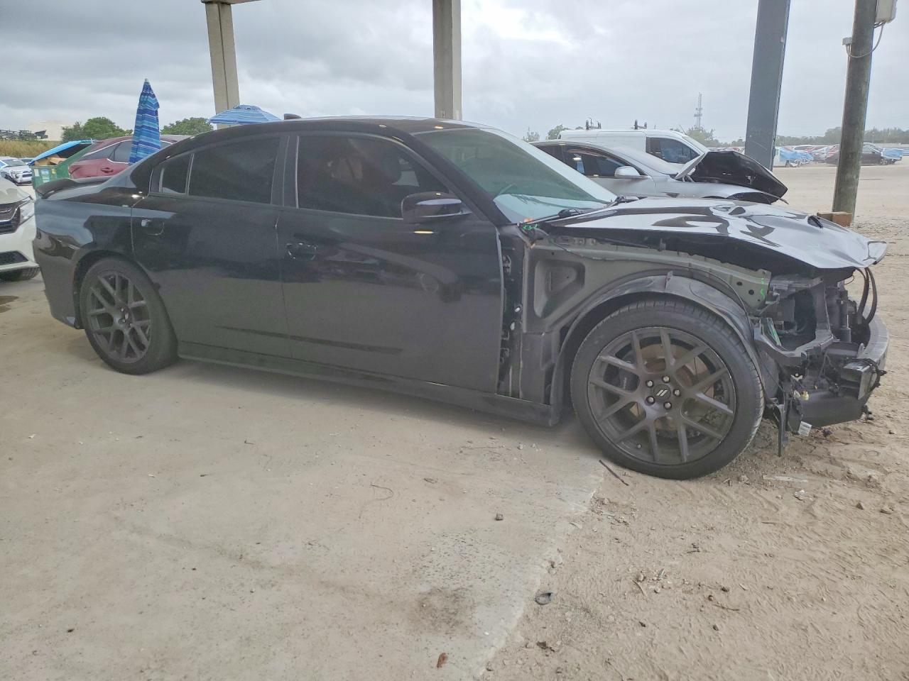 2018 Dodge Charger R - Image 4