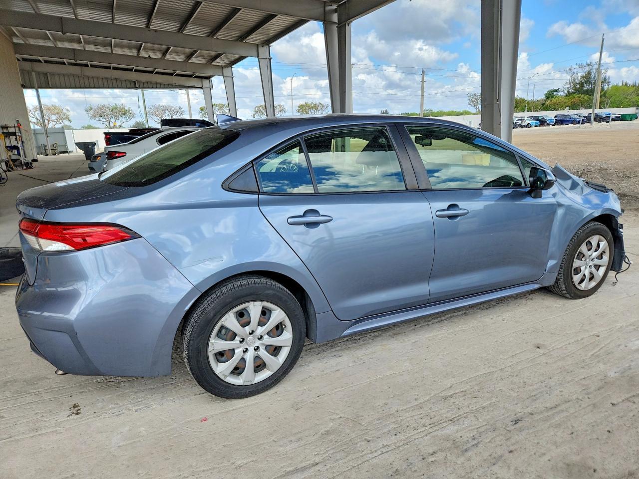 2022 Toyota Corolla Le - Фото 3