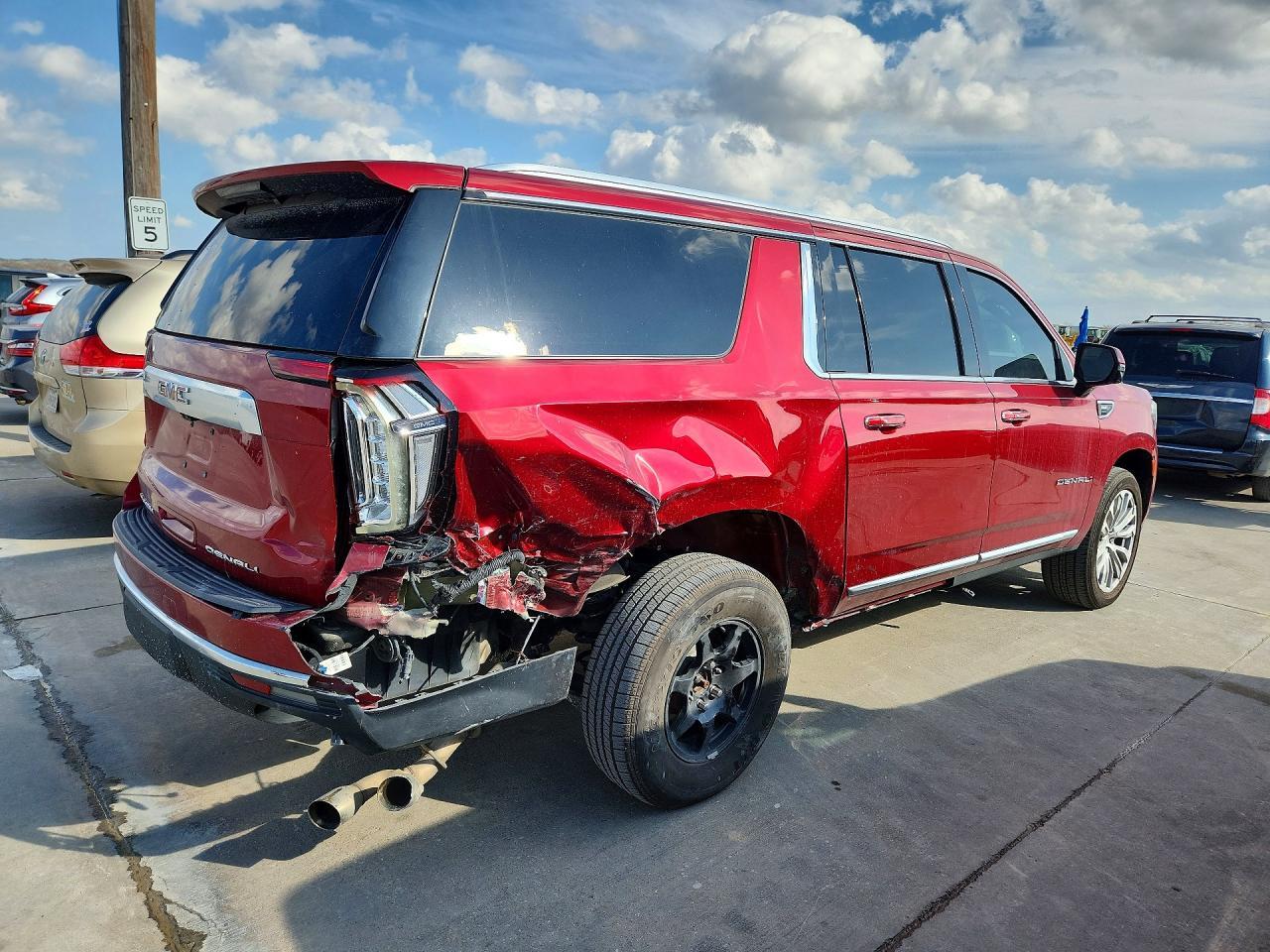 2022 GMC Yukon Xl Denali - Фото 3