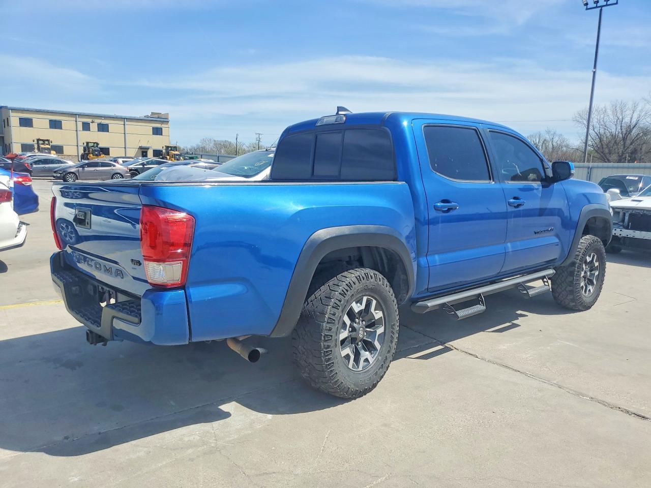 2016 Toyota Tacoma - Image 3