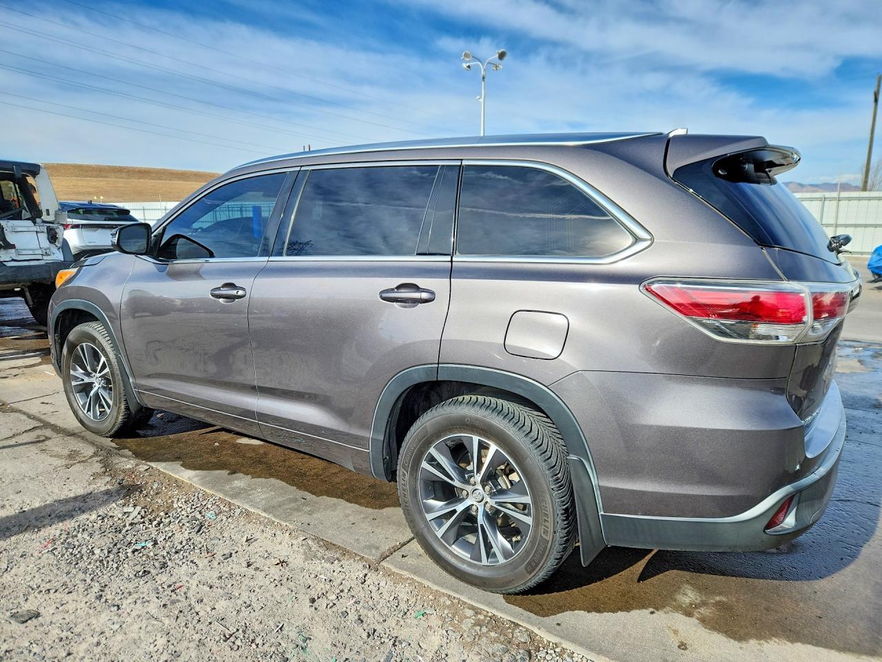 2016 Toyota Highlander Xle - Image 2