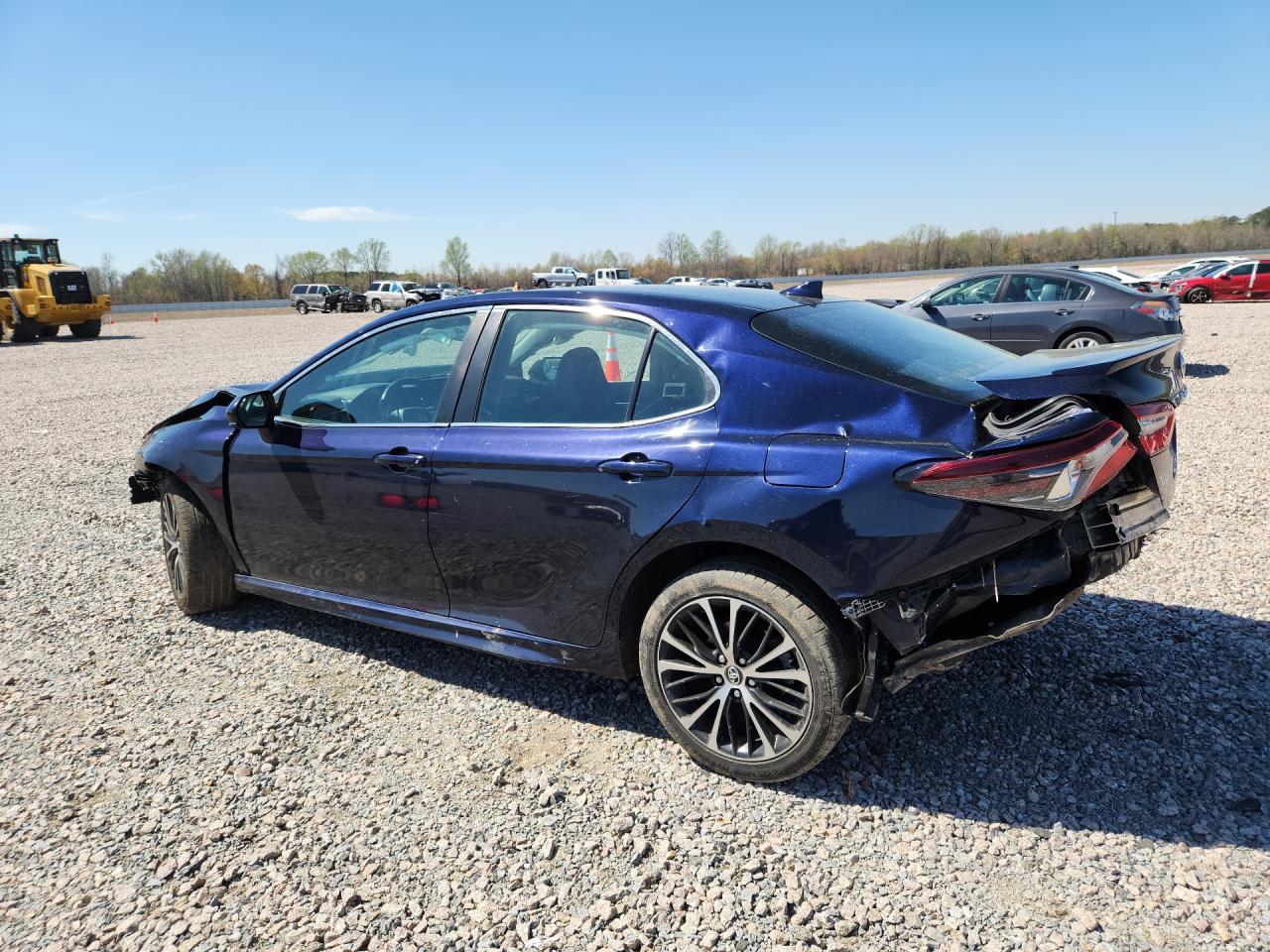 2021 Toyota Camry Se - Фото 2