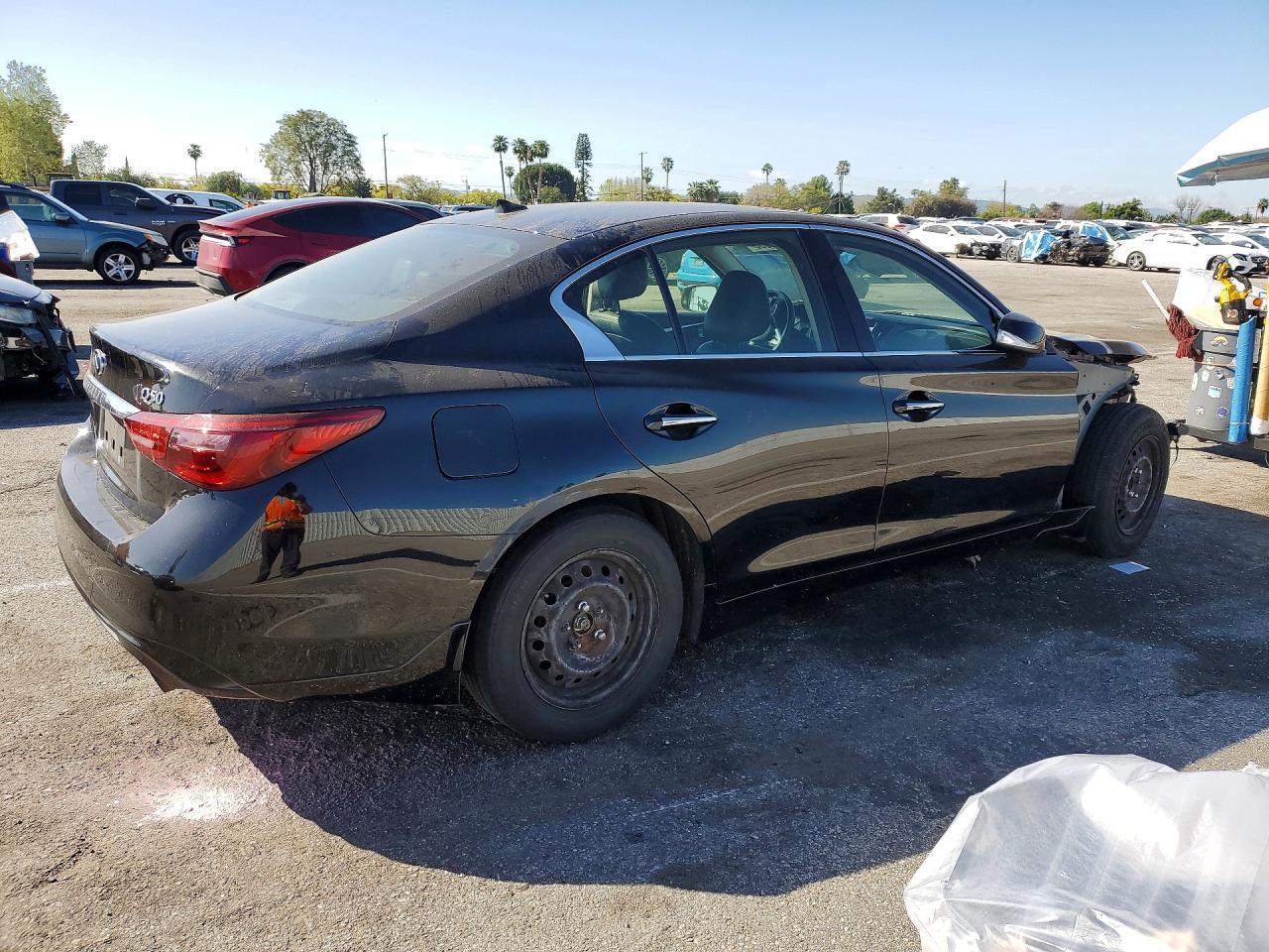 2018 Infiniti Q50 3.0T Luxe - Фото 3