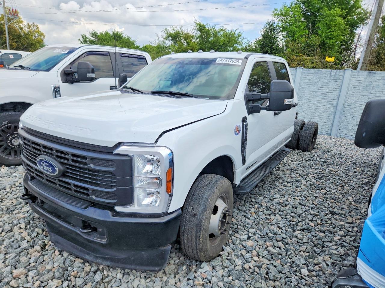 2025 Ford F350 Super Duty Truck Cab And Chassis - Фото 2