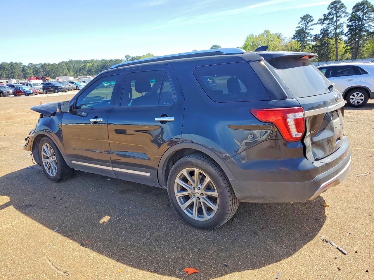 2017 Ford Explorer Limited - Image 2