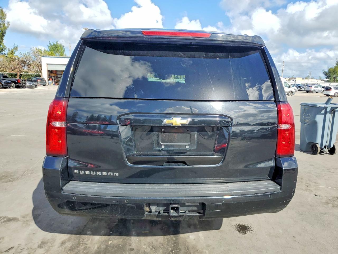 2019 Chevrolet Suburban K1500 Lt - Image 6