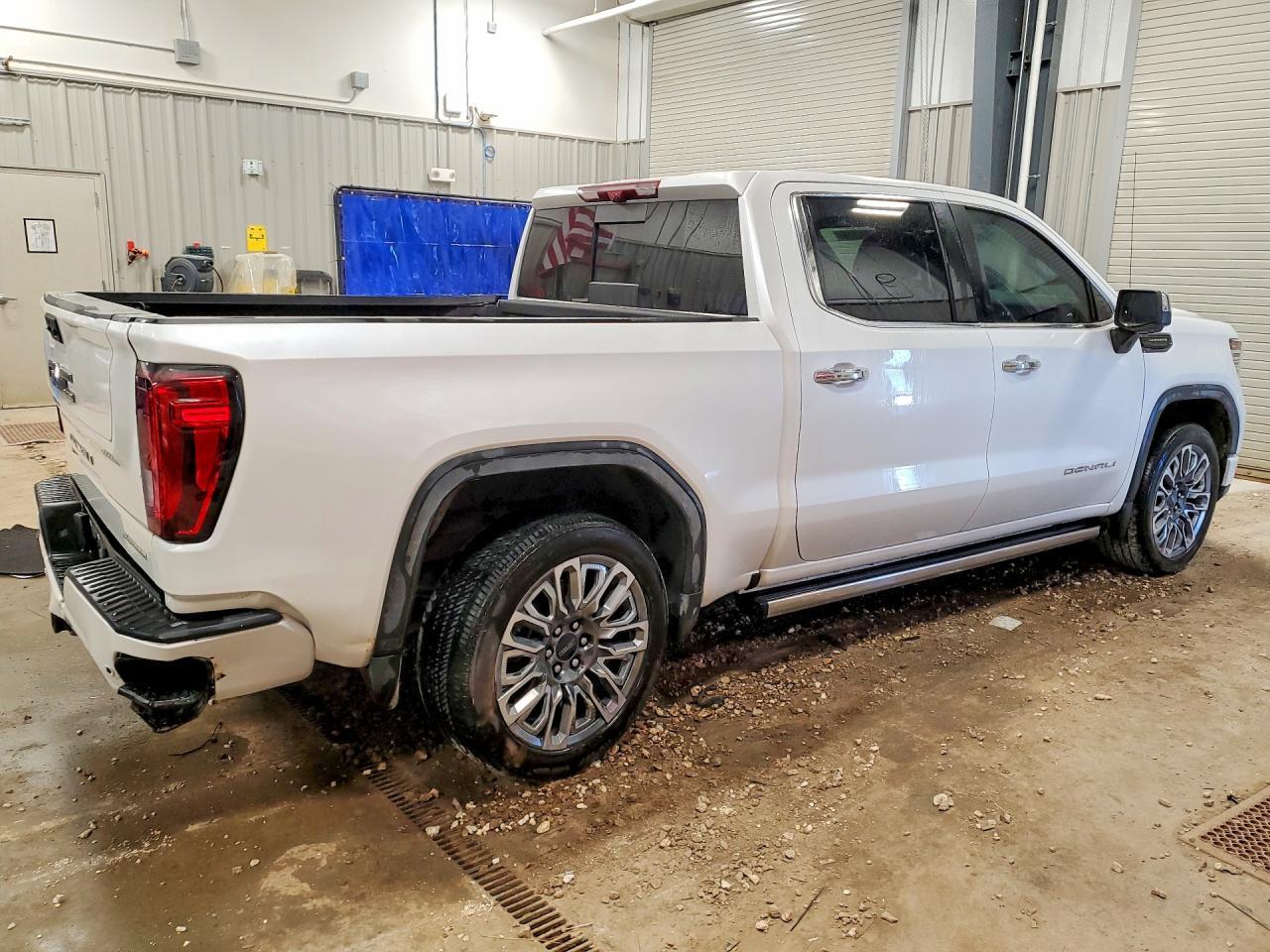 2025 GMC Sierra K1500 Denali Ultimate - Image 3