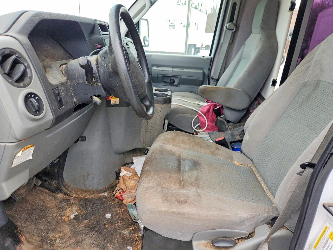 2016 Ford E450 - Image 7
