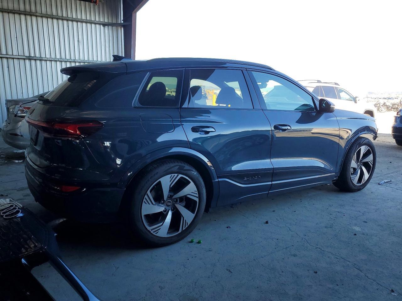 2025 Audi Q6 E-Tron Prestige - Фото 3