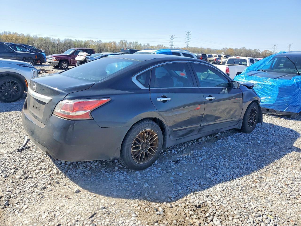 2014 Nissan Altima 2.5 S - Image 3