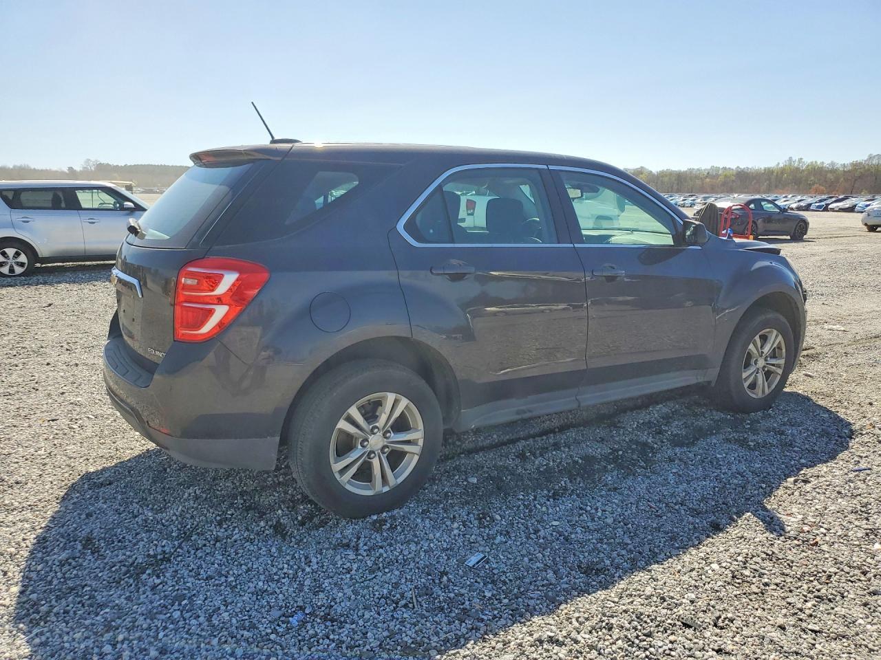 2016 Chevrolet Equinox Ls - Image 3