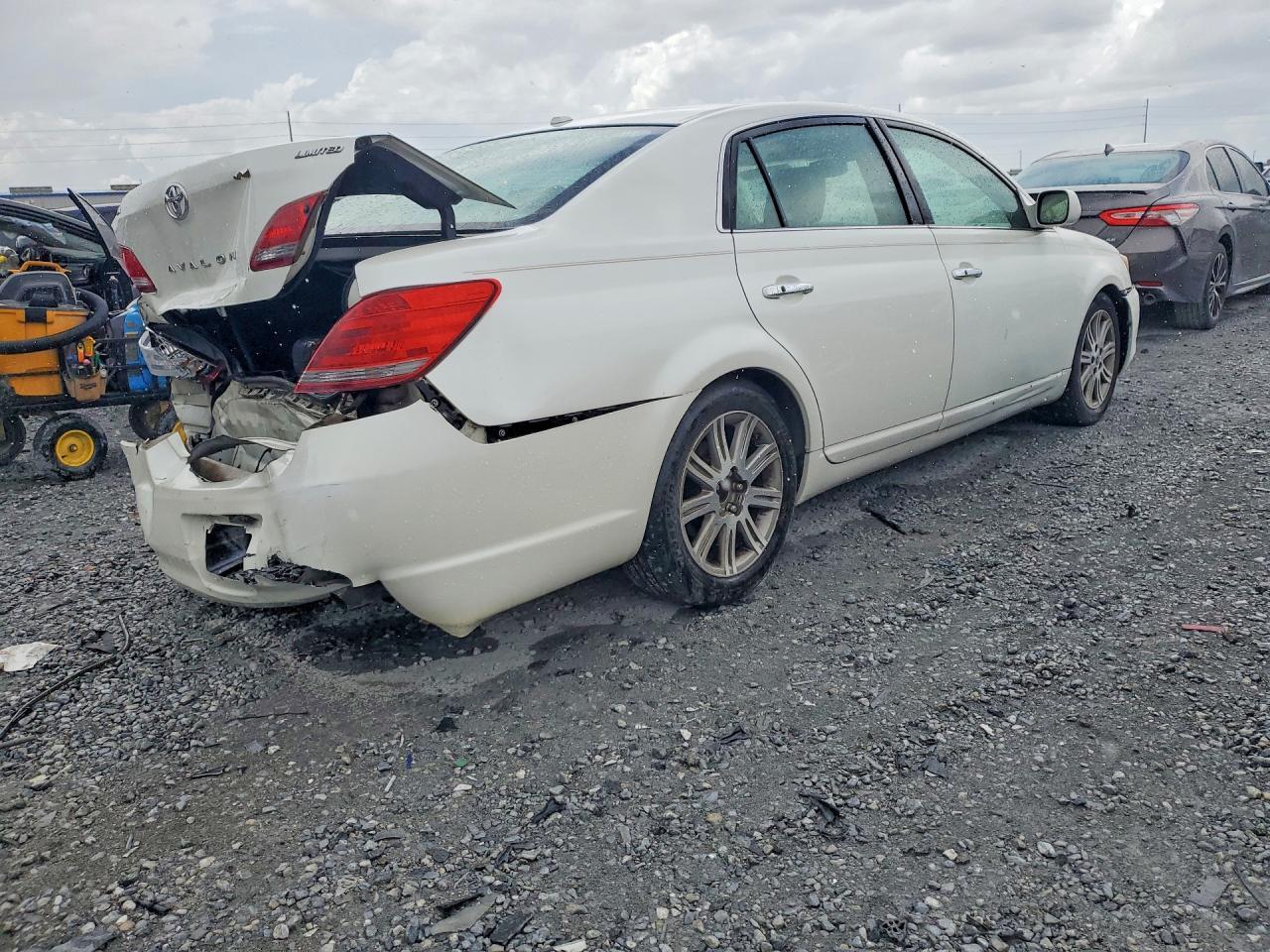 2009 Toyota Avalon Limited - Image 3