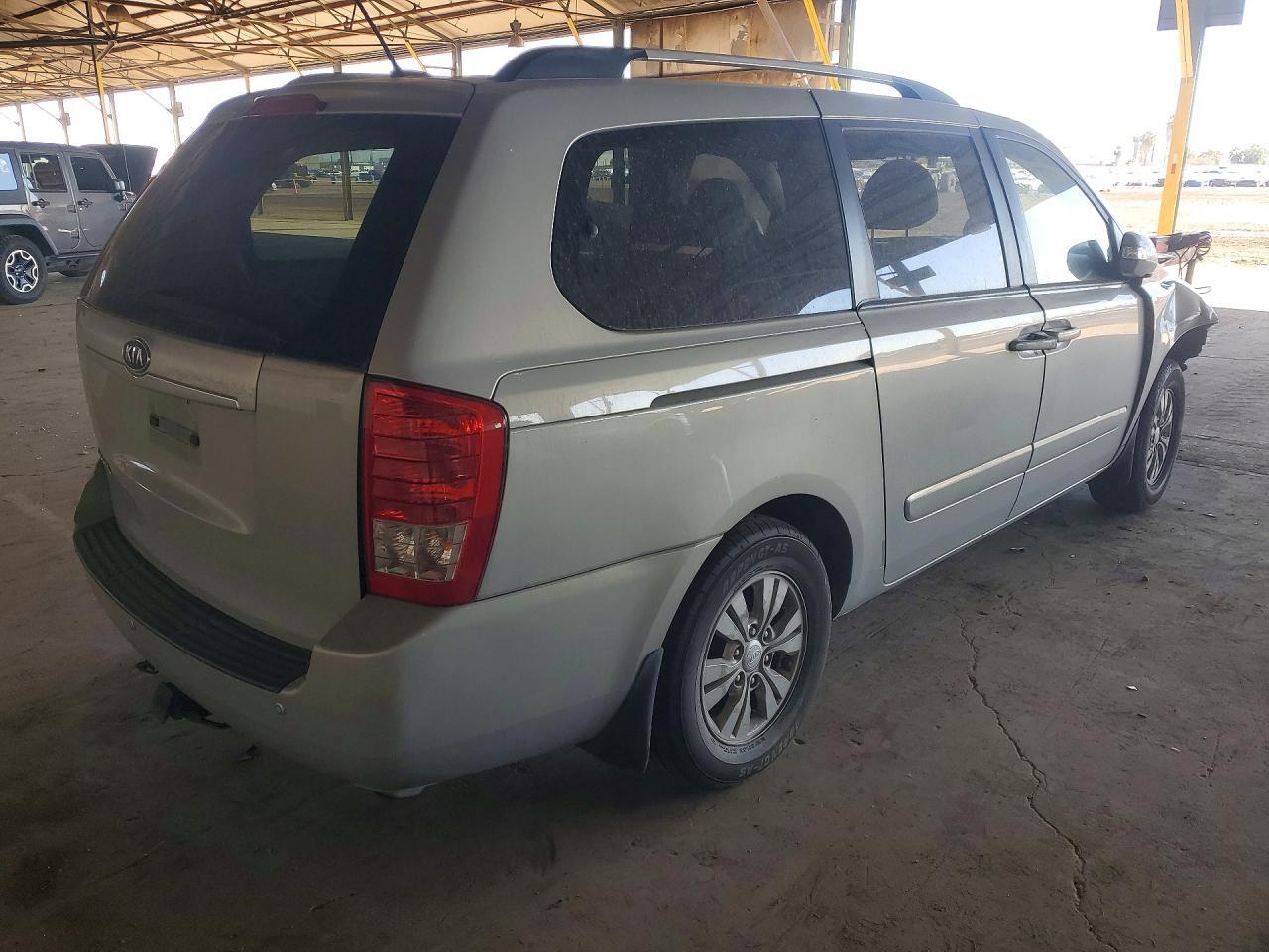 2012 Kia Sedona Lx - Image 3