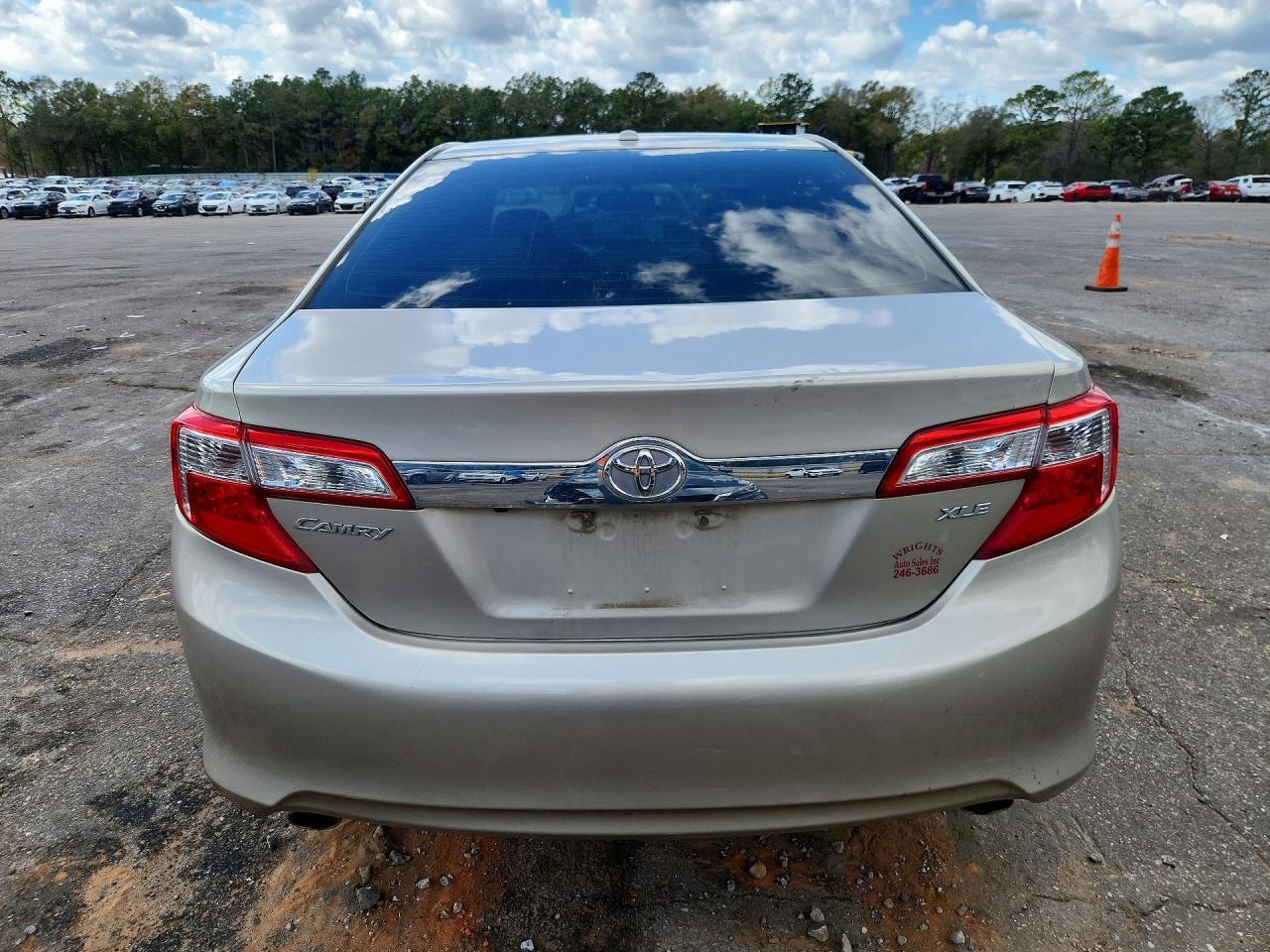 2014 Toyota Camry Xle V6 - Image 6